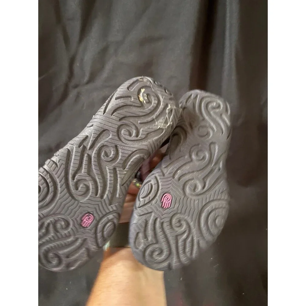 Teva girls size